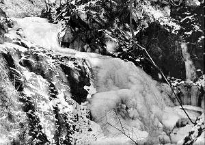 Der Lonauer Wasserfall im Winter (Frühjahr 1985)